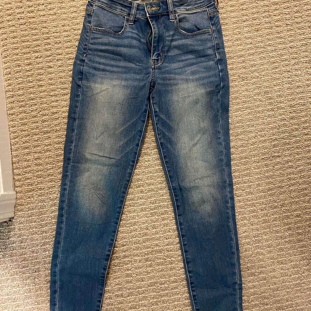 American Eagle light wash skinny jeans
